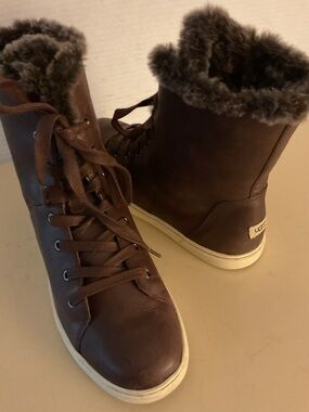 UGG women Brown leather Lace-Up Fur-Trim Boots size 8.5